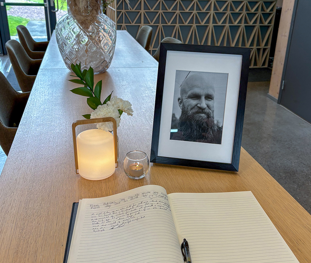 Kondolanseprotokoll sladdet liggende